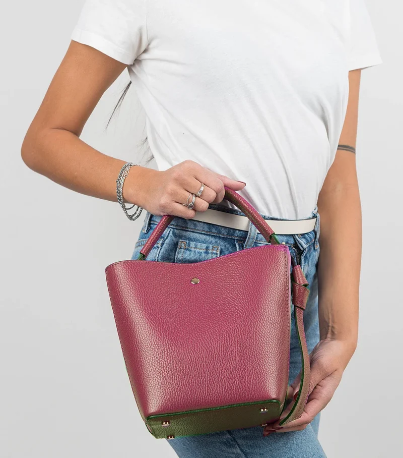 Star bordeaux leather bag on model Star bordeaux leather bag on model