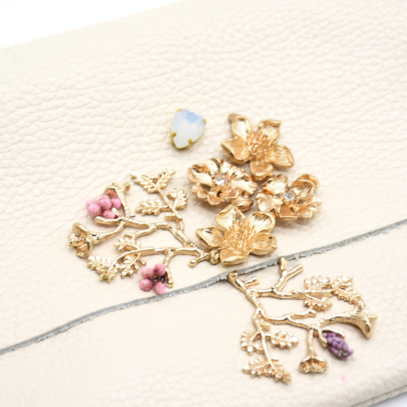 verdant beige clutch bag details