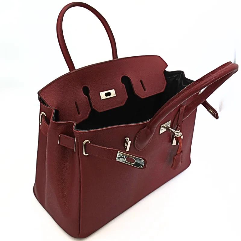 Mary bordeaux leather handbag interior detail Mary bordeaux leather handbag interior detail