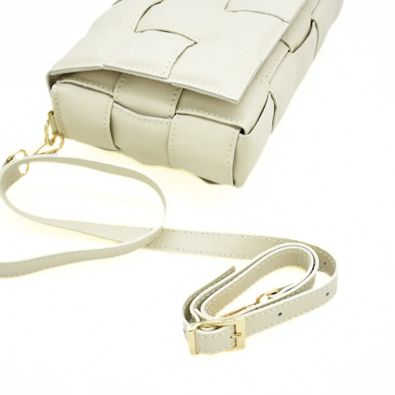 Braid Mala Tiracolo Bege em Pele detalhe alça Braid Mala Tiracolo Bege em Pele detalhe alça